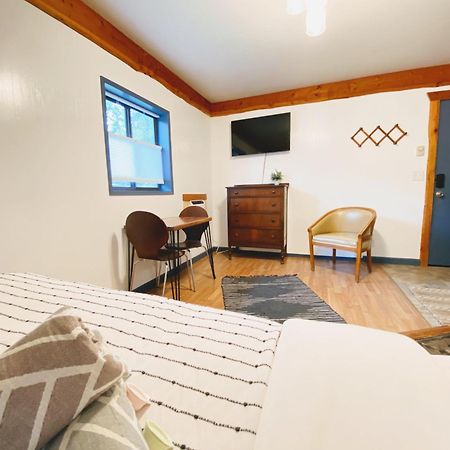 Flathead Lake Resort Woods Bay 외부 사진