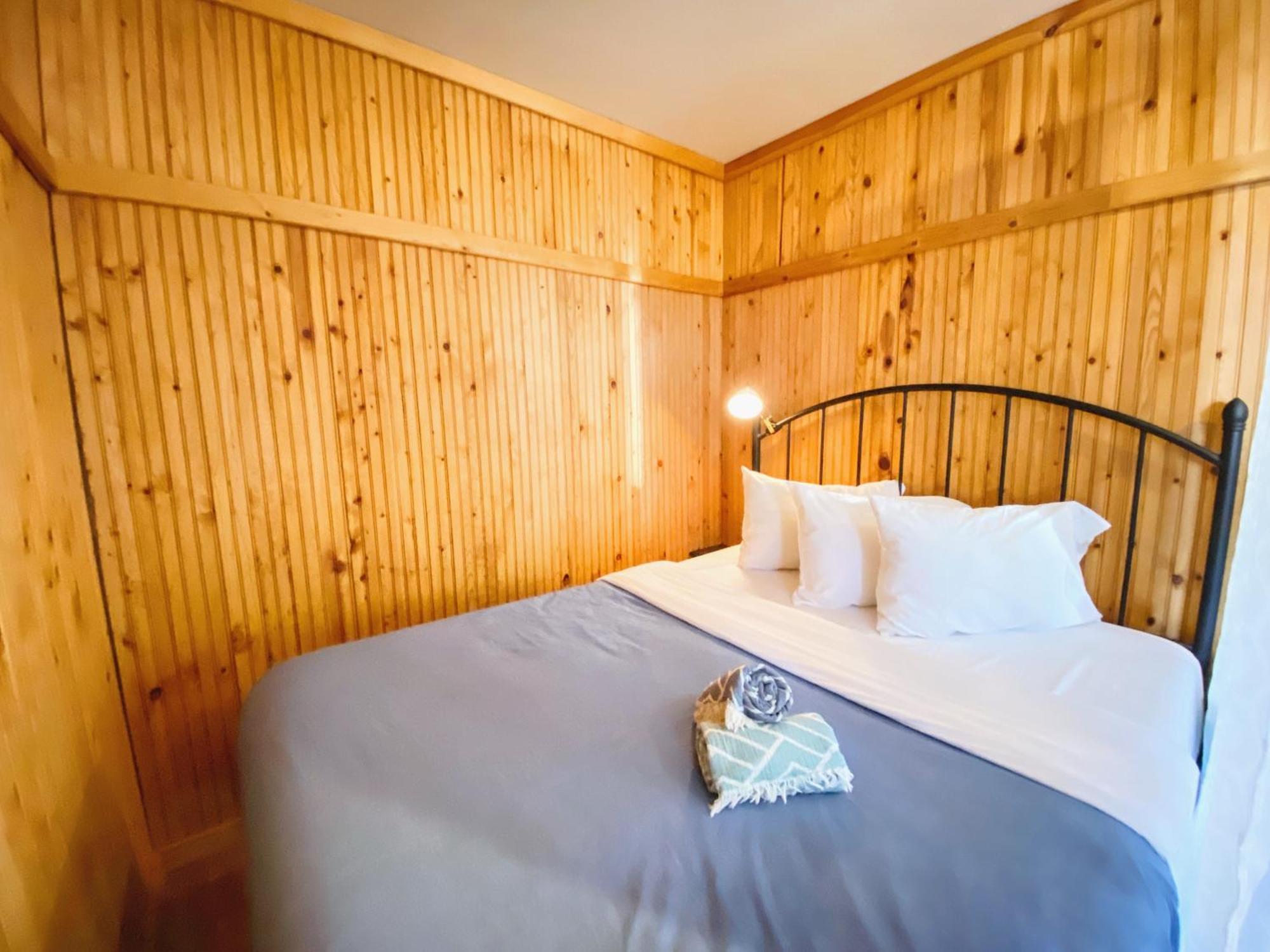 Flathead Lake Resort Woods Bay 외부 사진