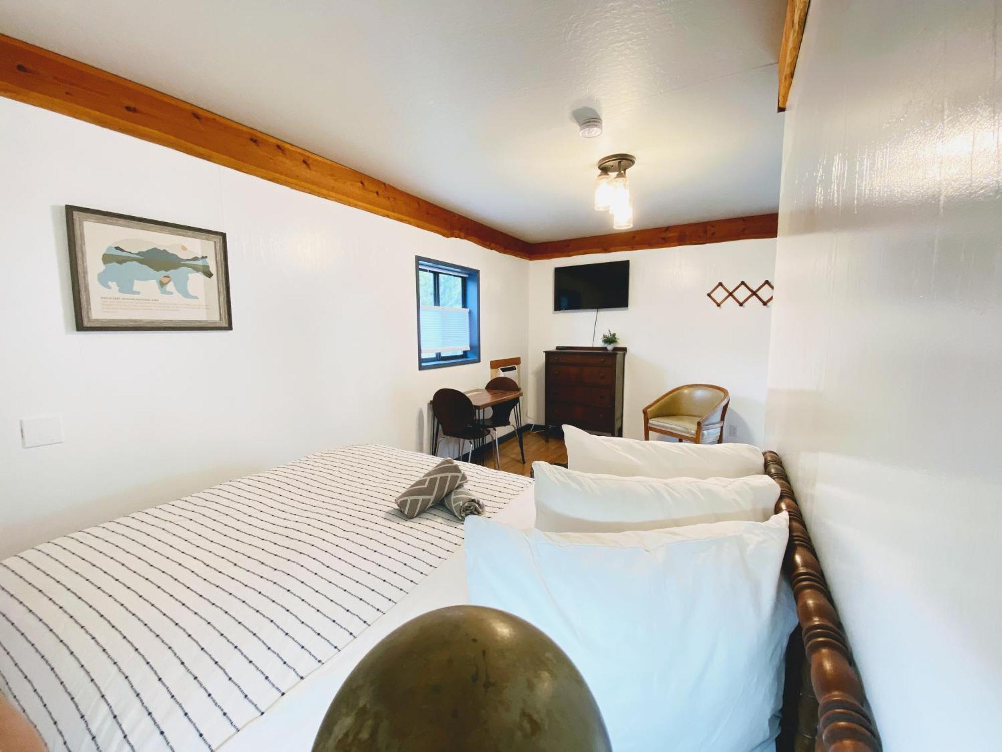 Flathead Lake Resort Woods Bay 외부 사진