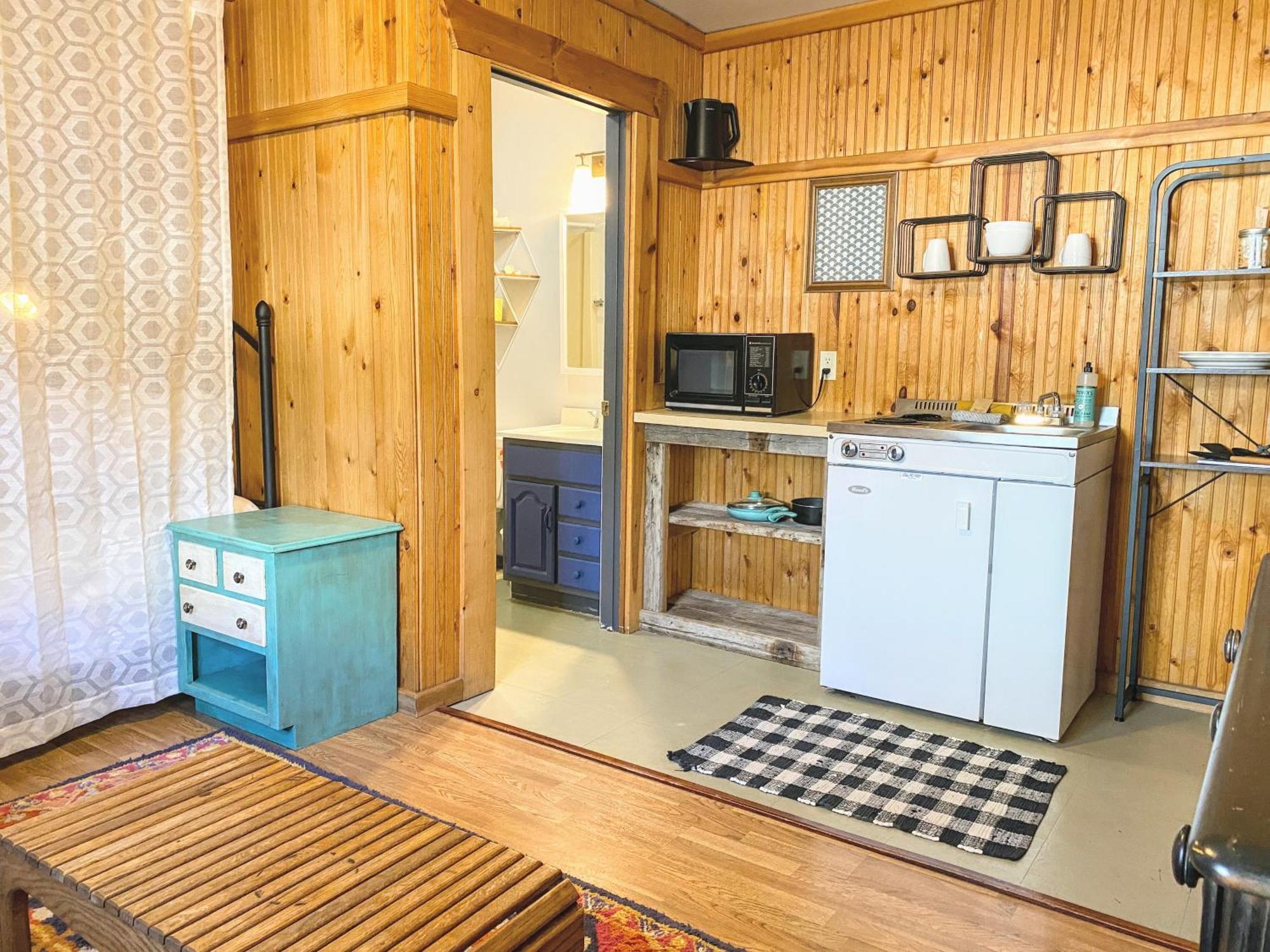 Flathead Lake Resort Woods Bay 외부 사진